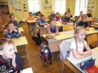 Besuch des zweisprachigen Gymnasiums in Narva und Diskussion am Narva College in Estland